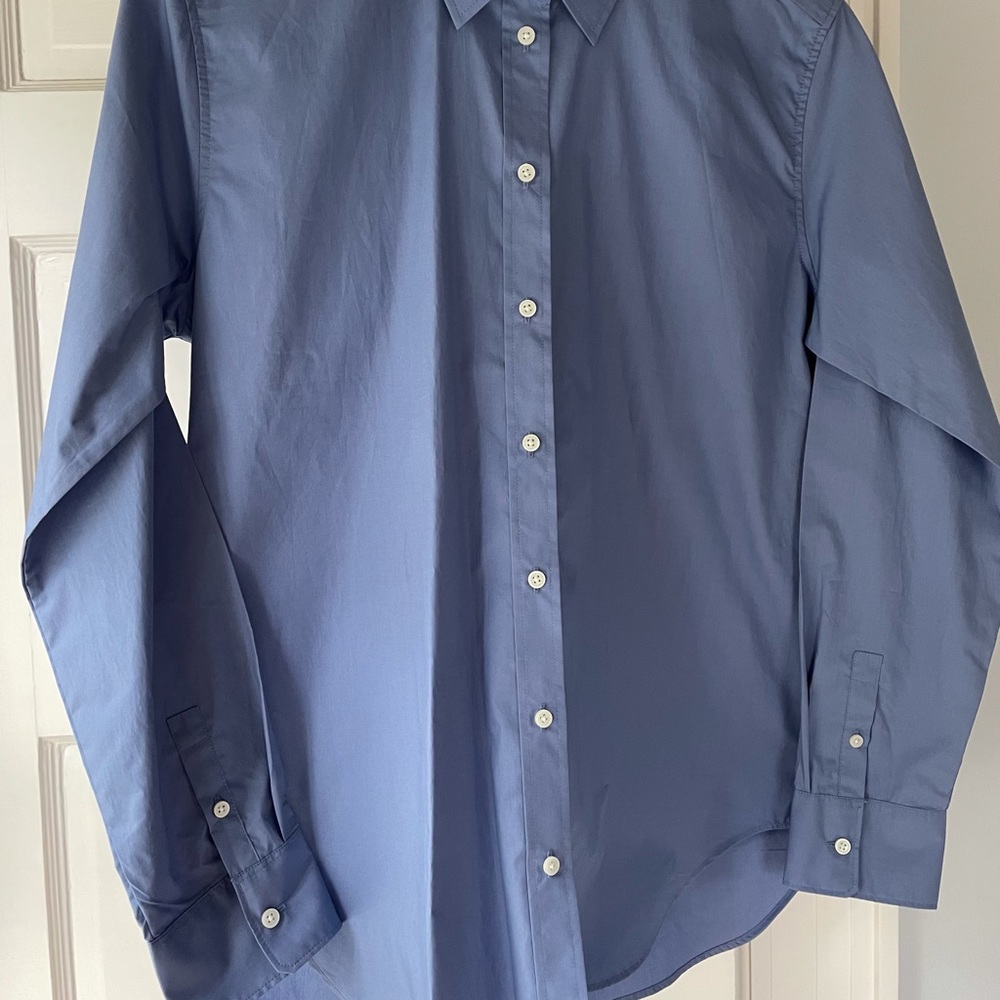 Everlane women’s size 6 NWOT French blue cotton blouse